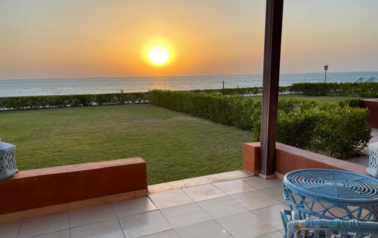 Amazing Beach View In Ras Sudr راس سدر Ras Sedr Raʼs Matārimah Kültér fotó